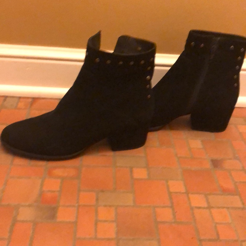 Never Worn Vaneli Suede Black Booties 9